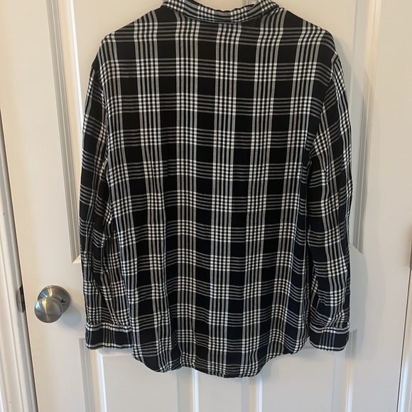 Button down - Picture 3 of 4